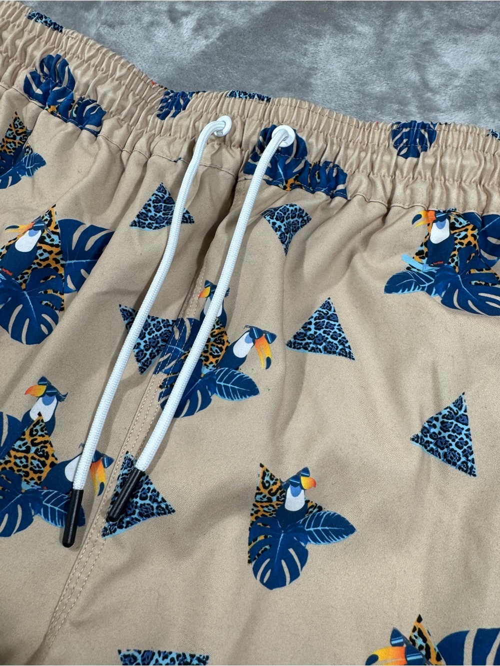Oakley Tan Blue Toucan Print Swim Trunks Size L Regular Fit